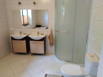 Фото номера Коттедж с 6 спальнями Дома для отпуска Dom w Szkotowie г. Янушково 15